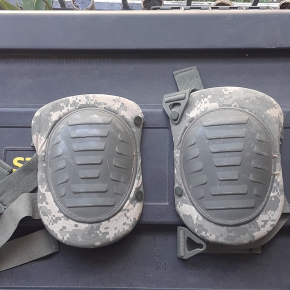 McGuire-Nicholas Professional Kneepads - Picture 1 of 3